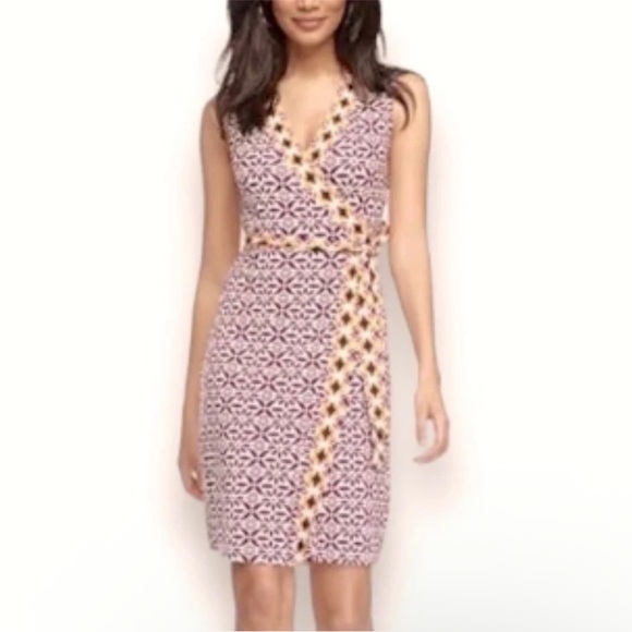 Diane Von Furstenberg Dresses & Skirts - Diane Von Furstenburg geometric patterned wrap mini dress